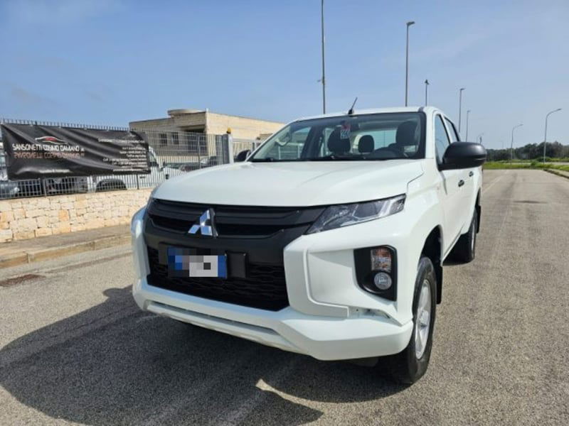 Mitsubishi L200 2.3 D Club Cab 4x4 Easy Select Invite Connect