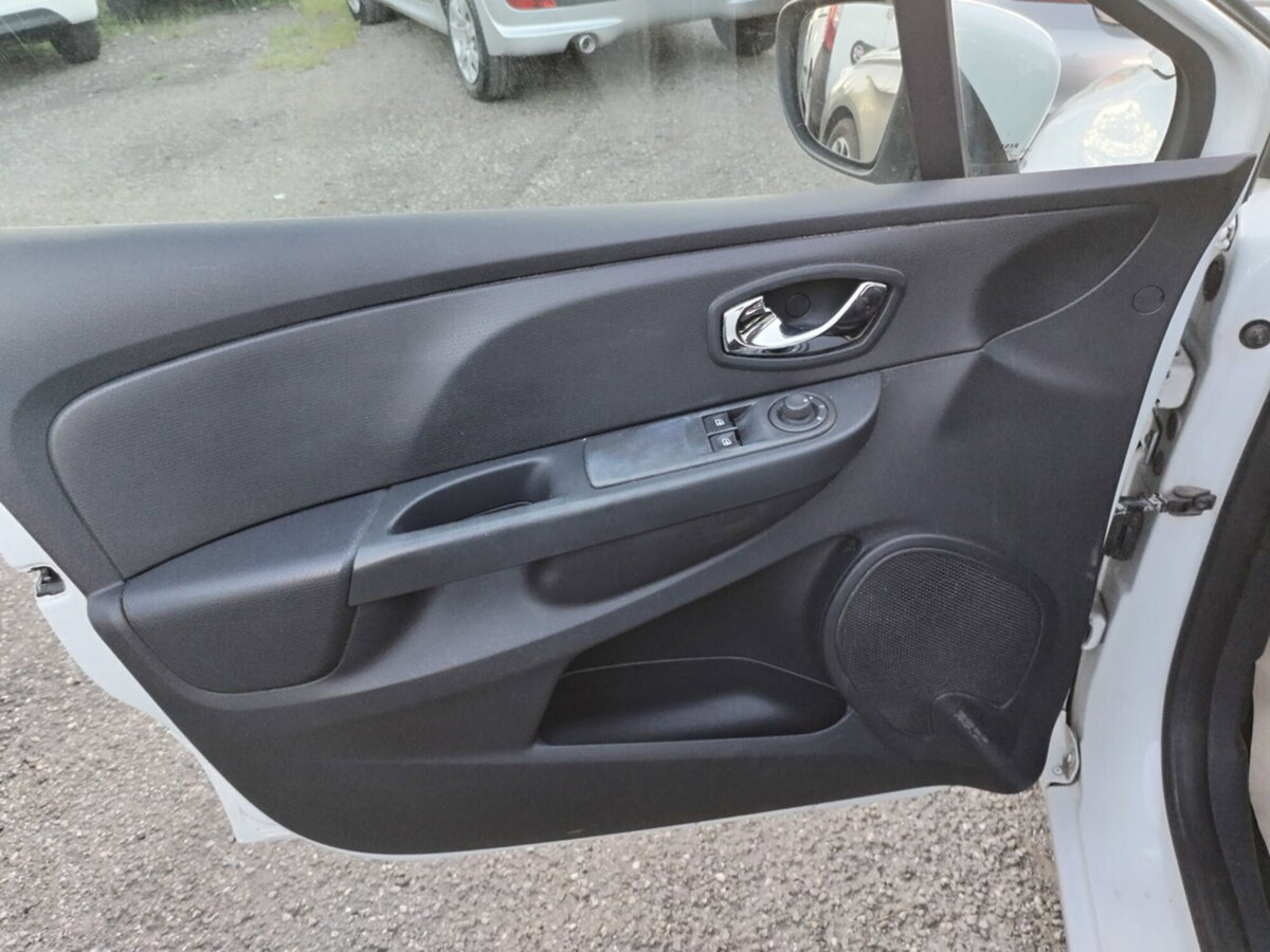 Renault Clio Sporter 1.2 75CV Wave (11)