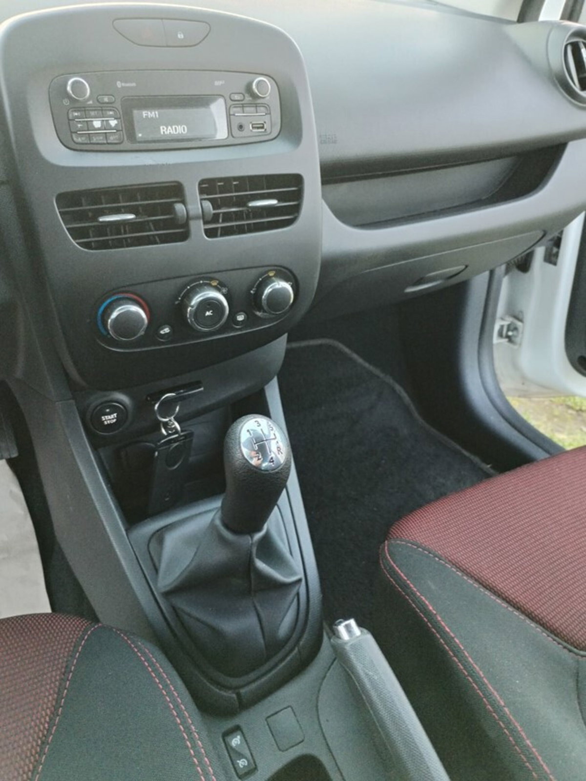 Renault Clio Sporter 1.2 75CV Wave (17)