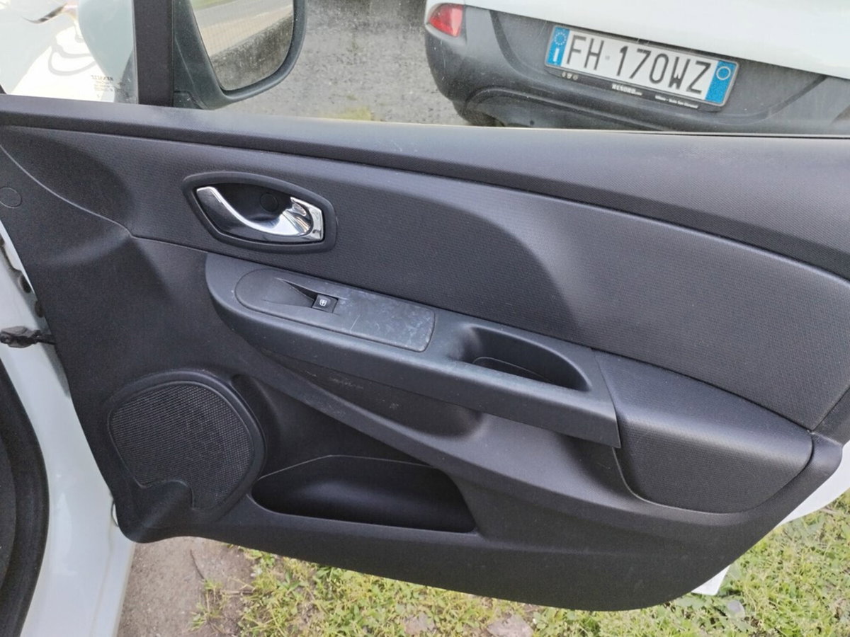 Renault Clio Sporter 1.2 75CV Wave (18)