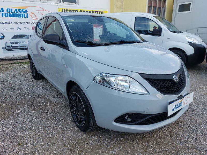 Lancia Ypsilon 1.2 69 CV 5 porte Gold