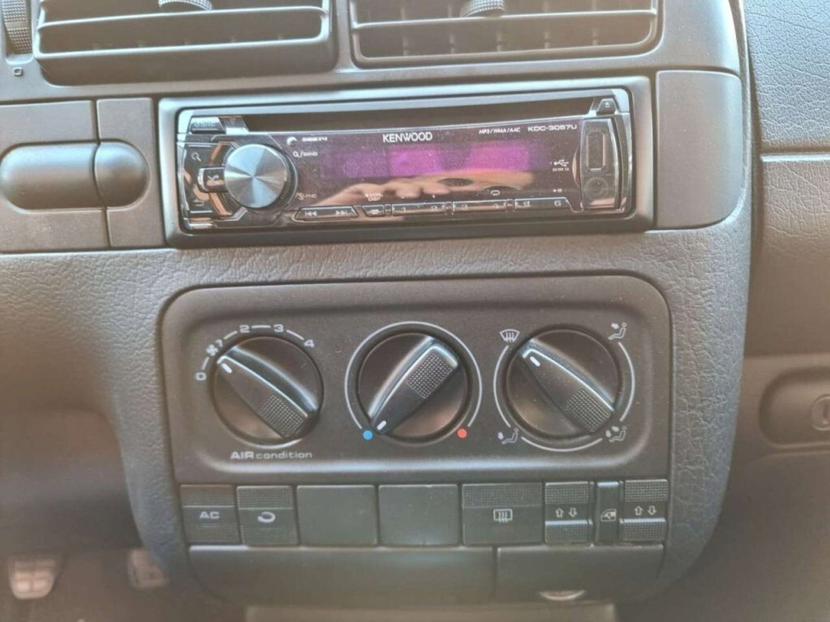 Volkswagen Golf 2.8 VR6 cat 5 porte (11)