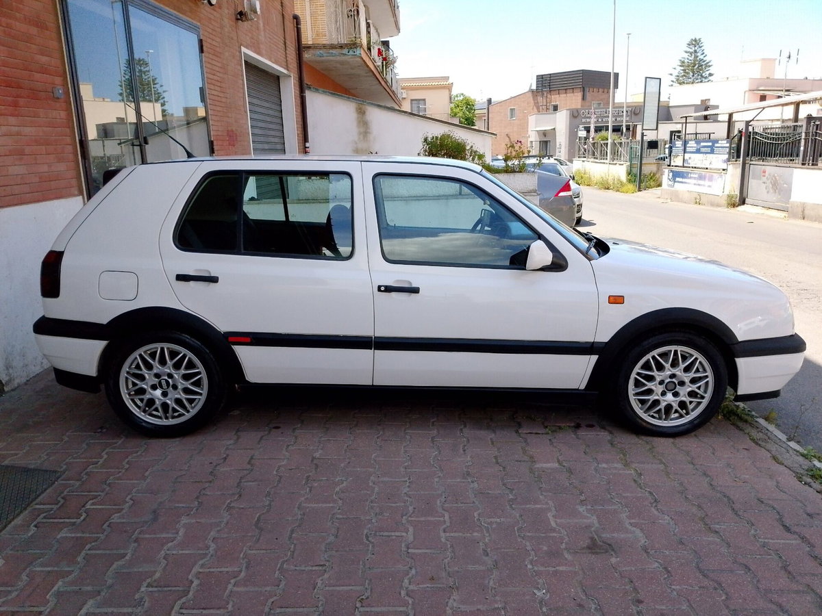 Volkswagen Golf 2.8 VR6 cat 5 porte (3)