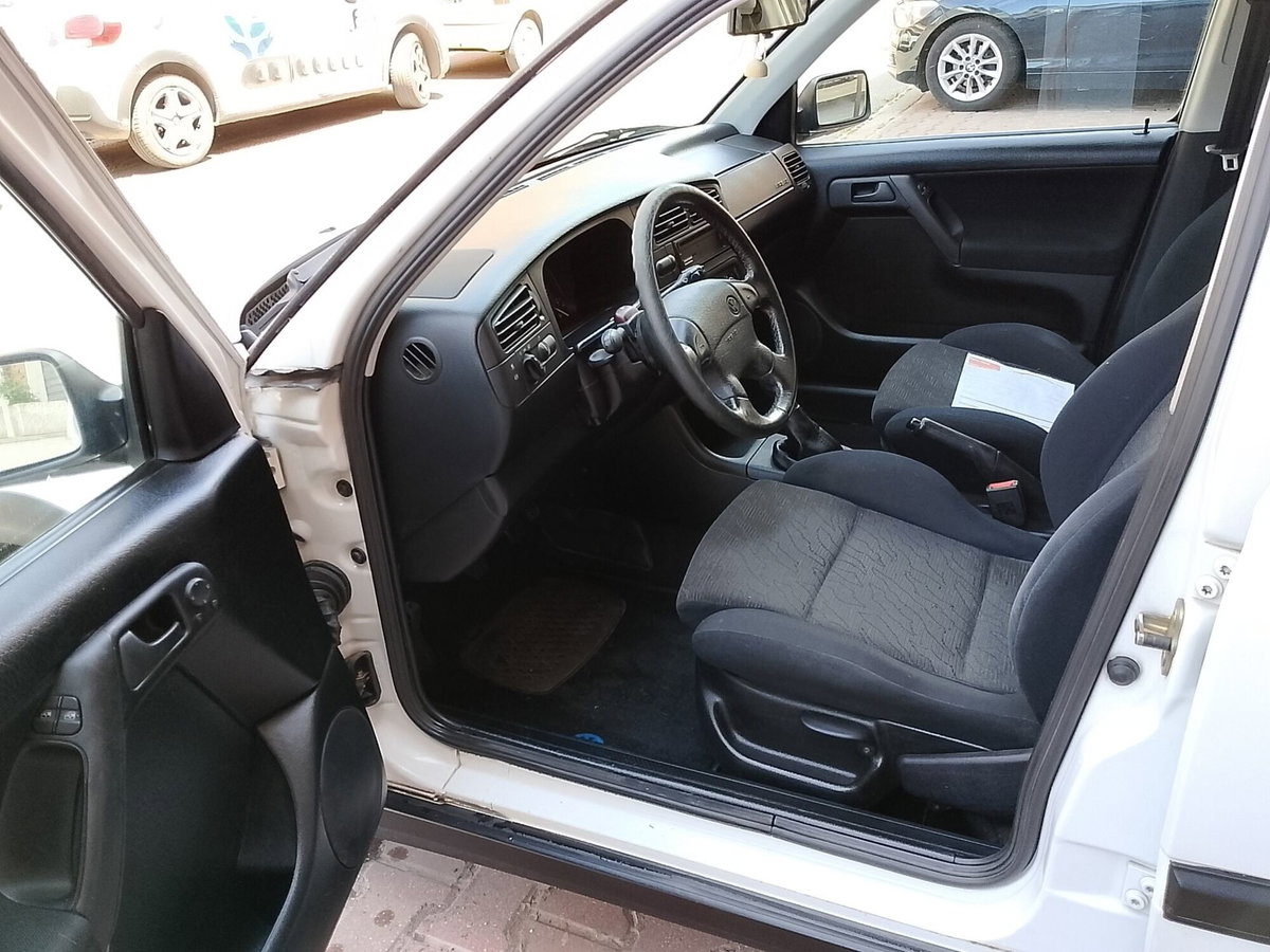 Volkswagen Golf 2.8 VR6 cat 5 porte (6)