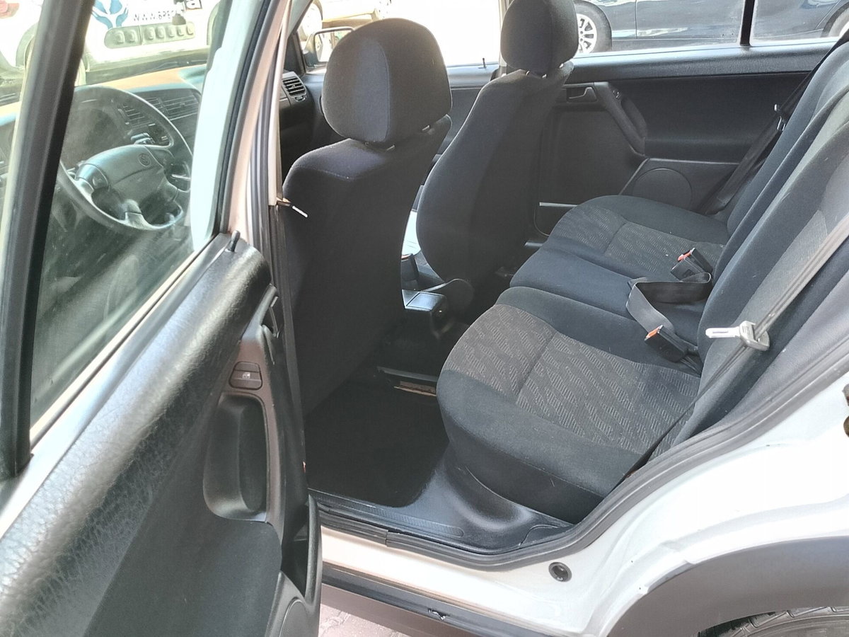 Volkswagen Golf 2.8 VR6 cat 5 porte (7)