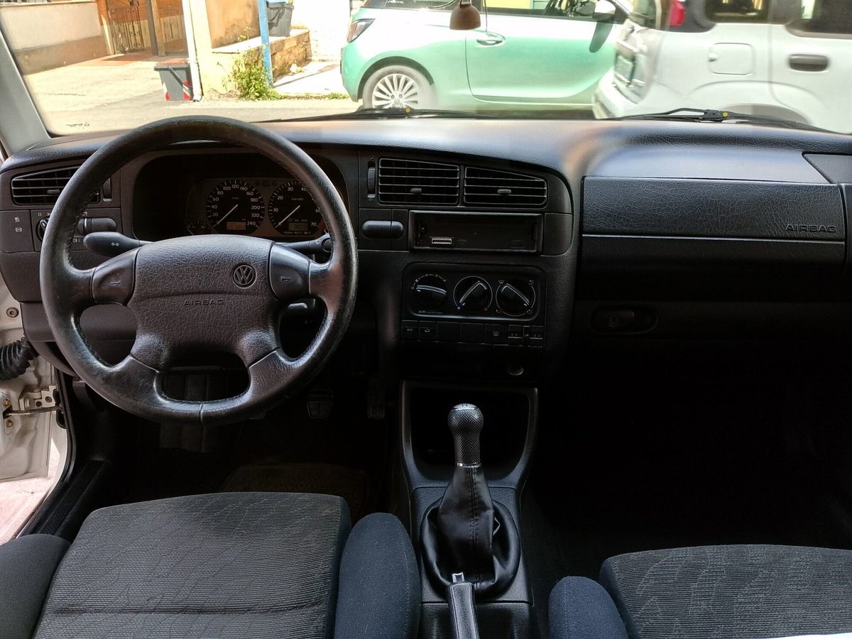 Volkswagen Golf 2.8 VR6 cat 5 porte (8)