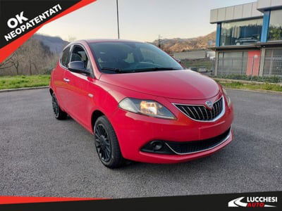 Lancia Ypsilon 1.0 FireFly 5 porte S&S Hybrid Ecochic Silver usata