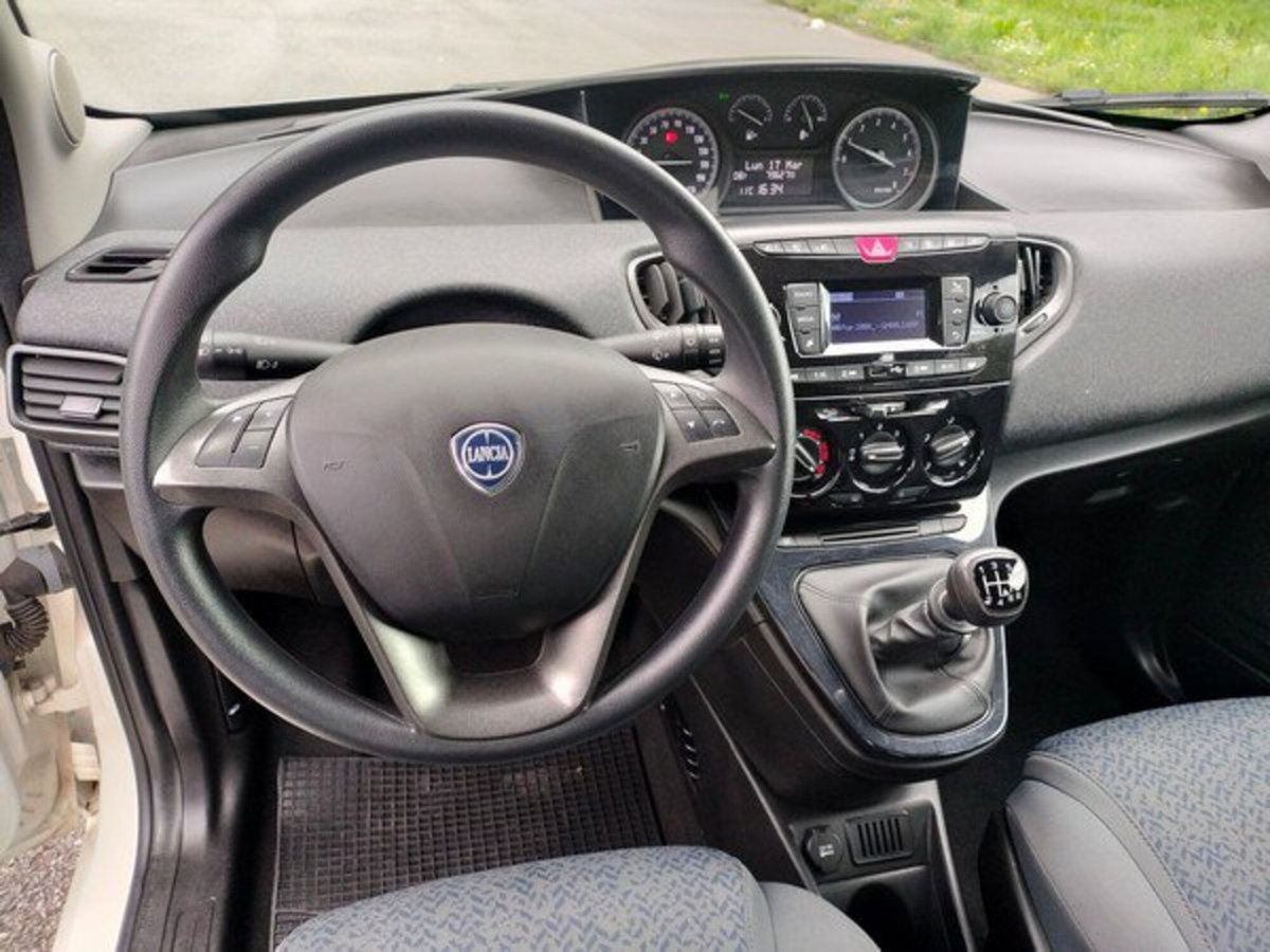 Lancia Ypsilon 1.0 FireFly 5 porte S&S Hybrid Silver Plus (12)
