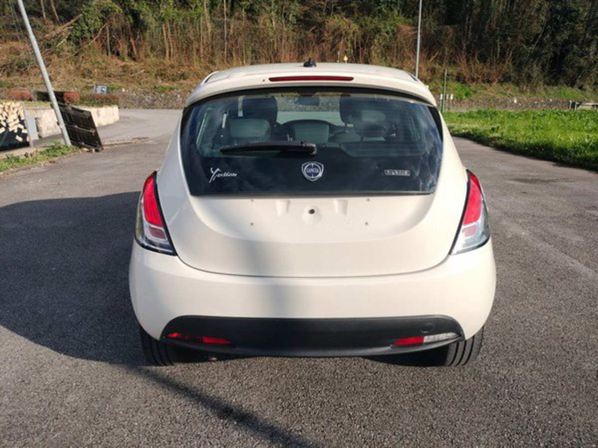 Lancia Ypsilon 1.0 FireFly 5 porte S&S Hybrid Silver Plus (7)
