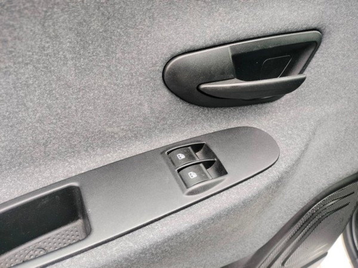 Lancia Ypsilon 1.0 FireFly 5 porte S&S Hybrid Silver Plus (9)