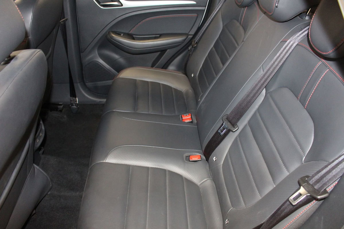 Mg ZS ZS 1.5 Luxury (9)