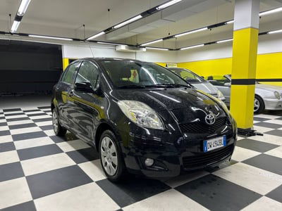 Toyota Yaris 1.0 5 porte Luxury pack usata
