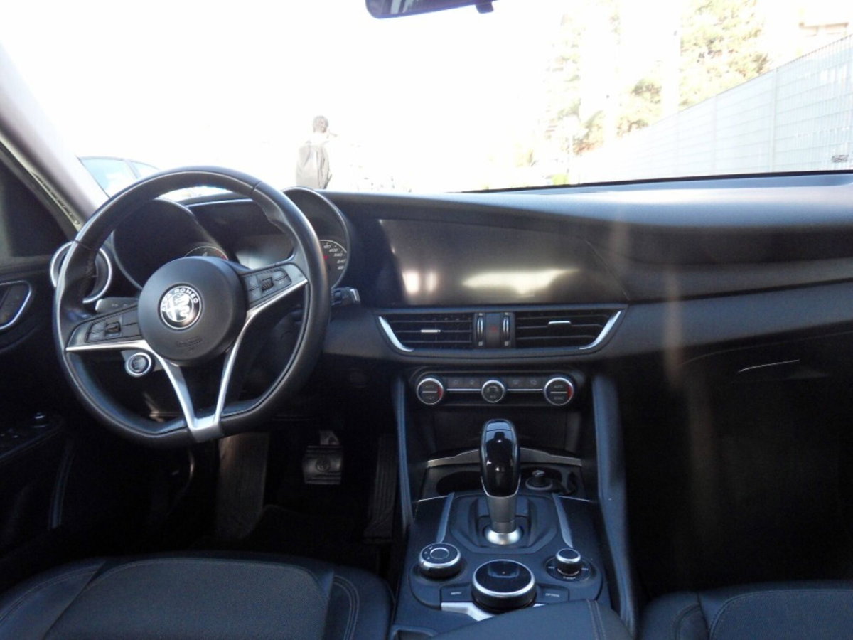 Alfa Romeo Giulia 2.2 Turbodiesel 150 CV AT8 Business (10)
