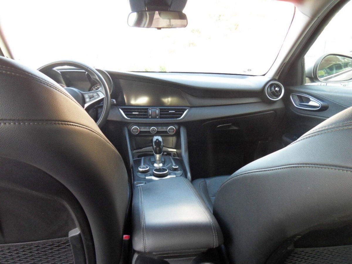 Alfa Romeo Giulia 2.2 Turbodiesel 150 CV AT8 Business (11)