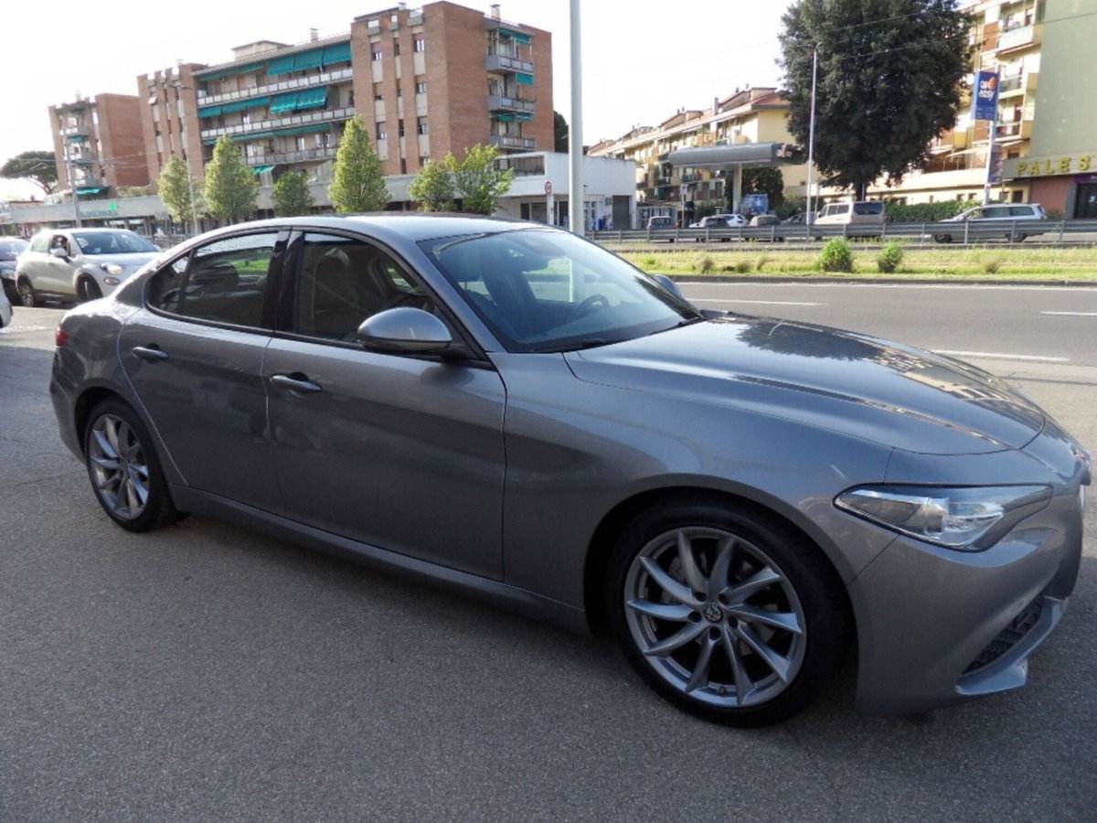 Alfa Romeo Giulia 2.2 Turbodiesel 150 CV AT8 Business (4)