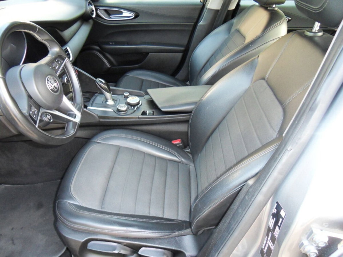 Alfa Romeo Giulia 2.2 Turbodiesel 150 CV AT8 Business (6)
