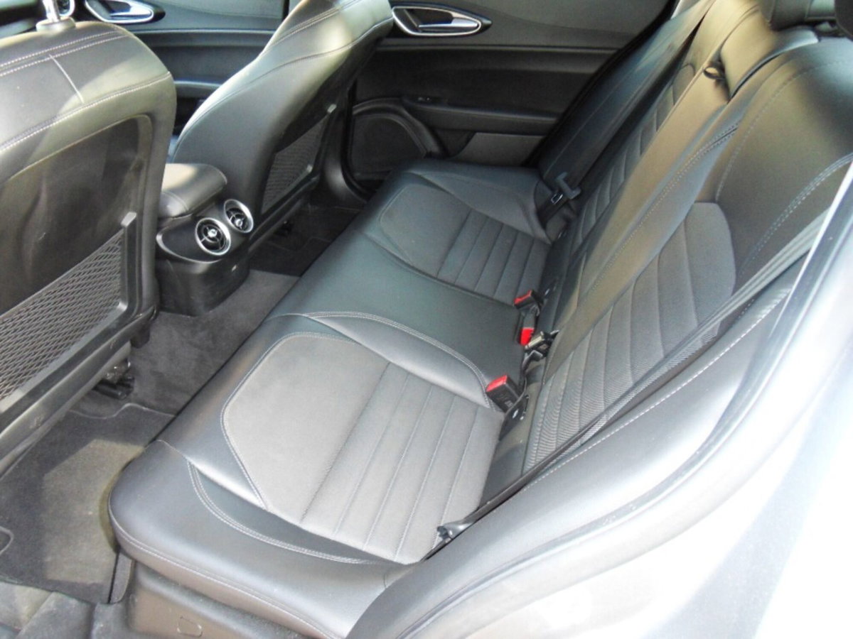 Alfa Romeo Giulia 2.2 Turbodiesel 150 CV AT8 Business (8)