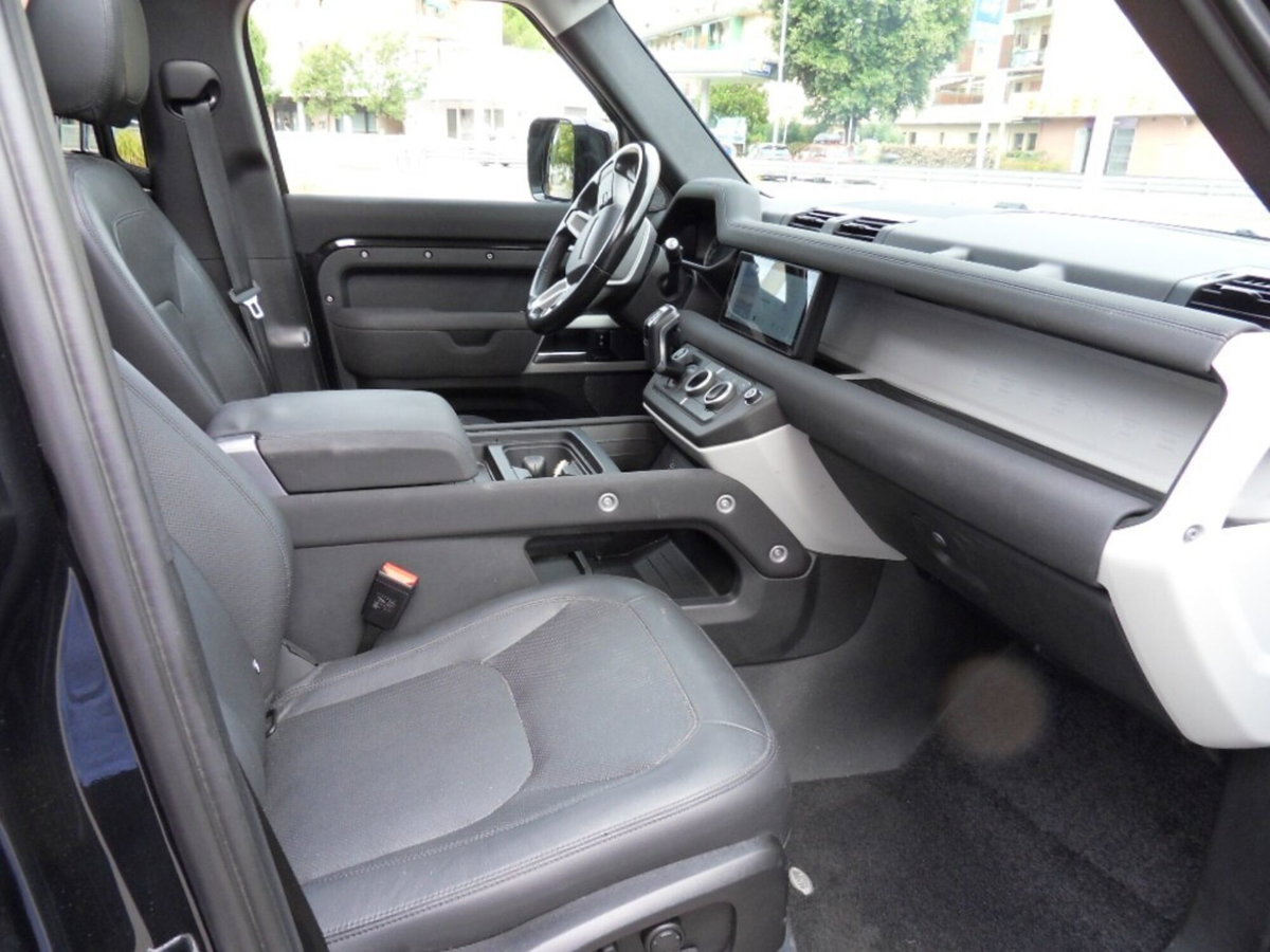Land Rover Defender 110 3.0d i6 mhev X-Dynamic SE awd 200cv auto (8)