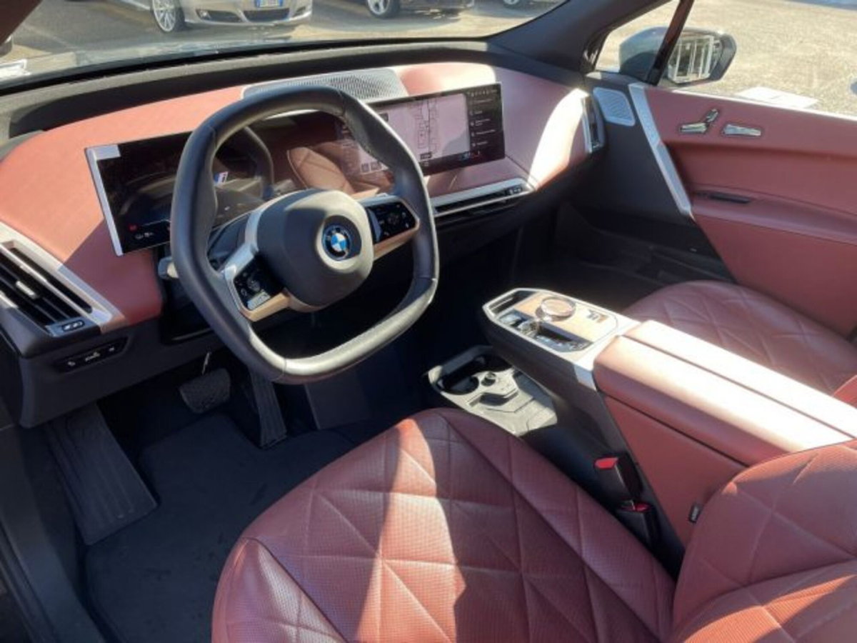 BMW iX xdrive50 pacchetto sportivo (11)