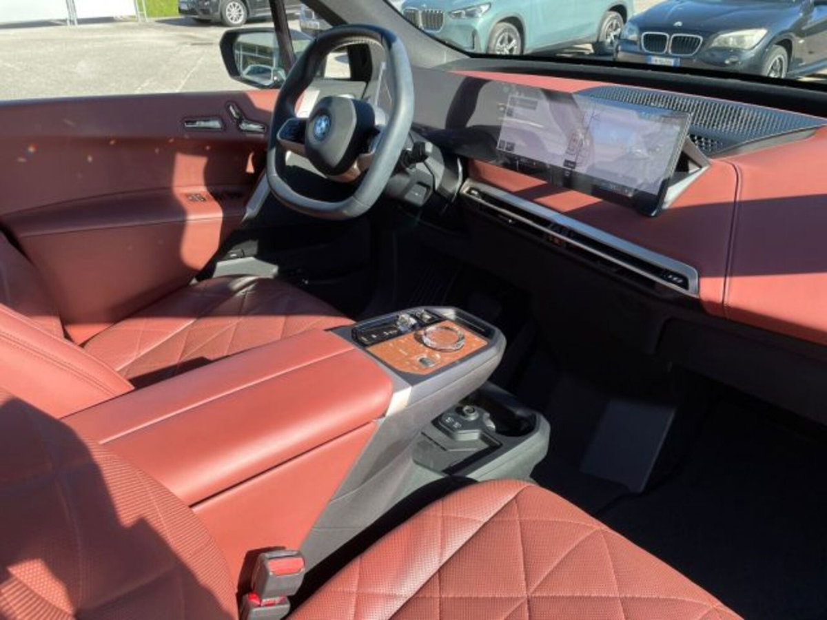 BMW iX xdrive50 pacchetto sportivo (12)