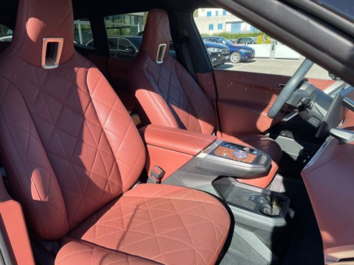 BMW iX xdrive50 pacchetto sportivo (13)