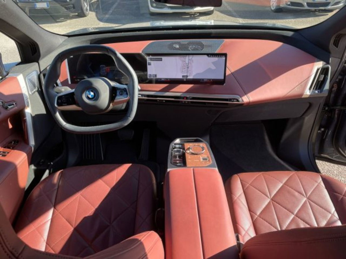 BMW iX xdrive50 pacchetto sportivo (14)