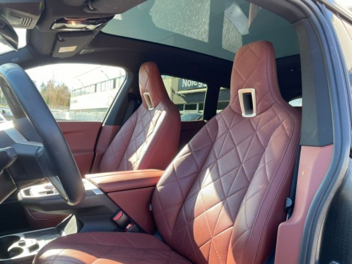 BMW iX xdrive50 pacchetto sportivo (15)
