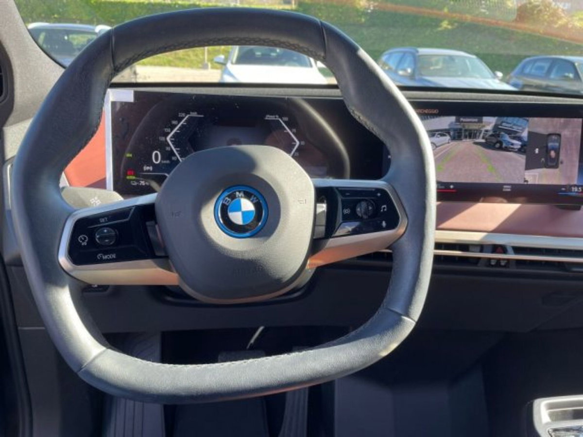 BMW iX xdrive50 pacchetto sportivo (19)