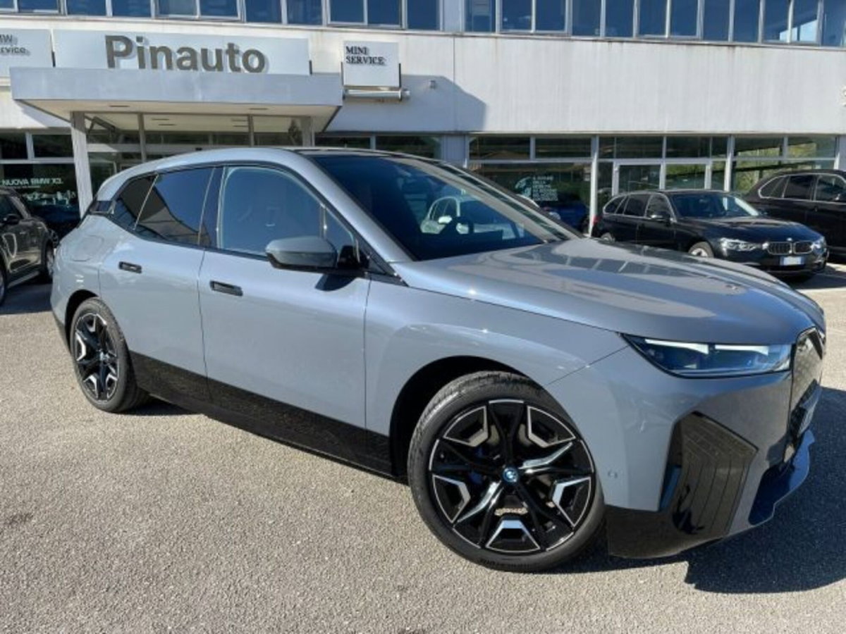 BMW iX xdrive50 pacchetto sportivo (2)
