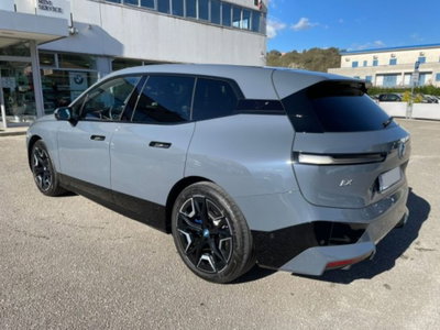 BMW iX xdrive50 pacchetto sportivo (5)