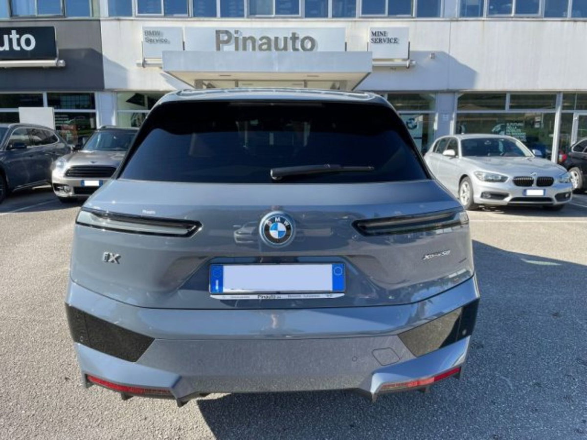 BMW iX xdrive50 pacchetto sportivo (6)