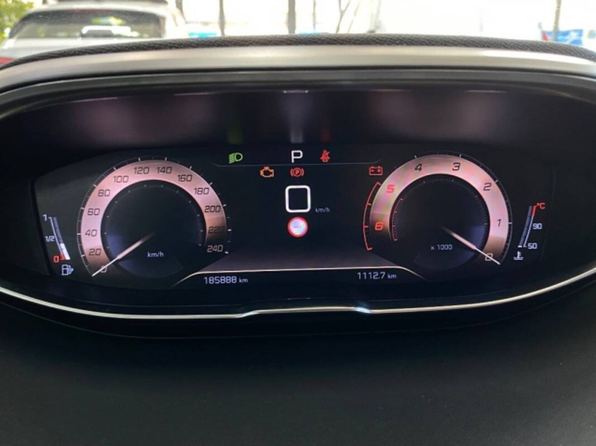 Peugeot 3008 BlueHDi 130 S&S EAT8 GT Line (17)