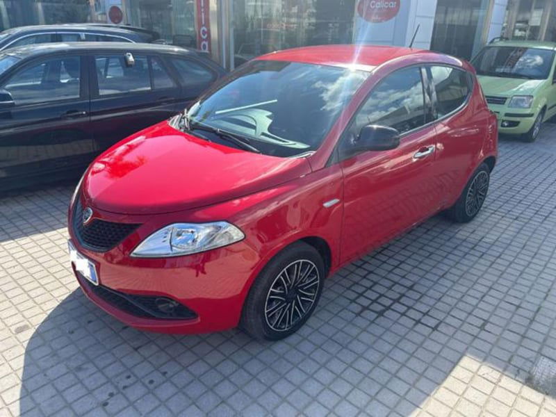 Lancia Ypsilon 1.0 FireFly 5 porte S&S Hybrid Ecochic Silver 