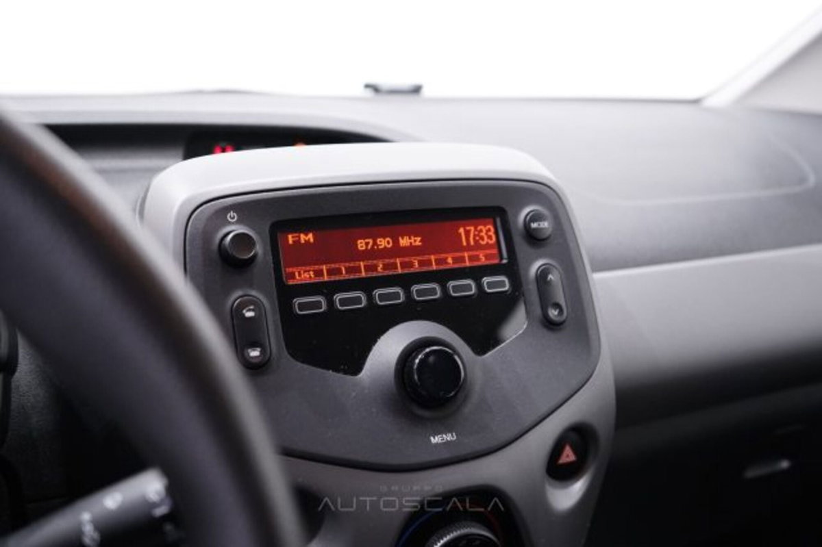 Peugeot 108 72 5 porte Active (14)
