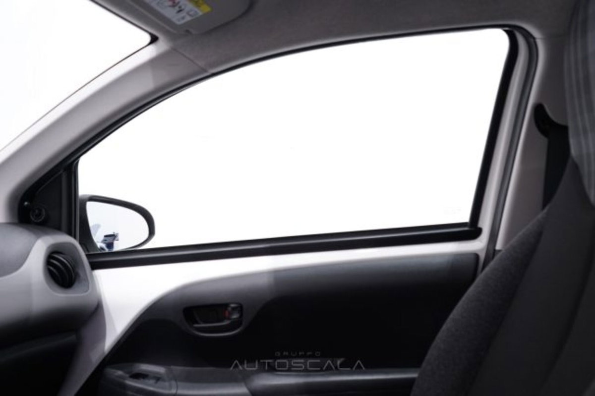 Peugeot 108 72 5 porte Active (19)