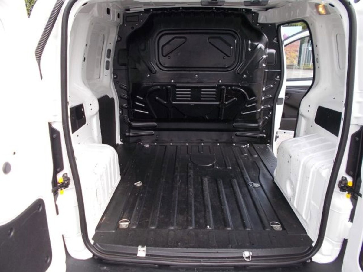 Fiat Fiorino Furgone cargo 1.3 mjt 95cv SX (15)