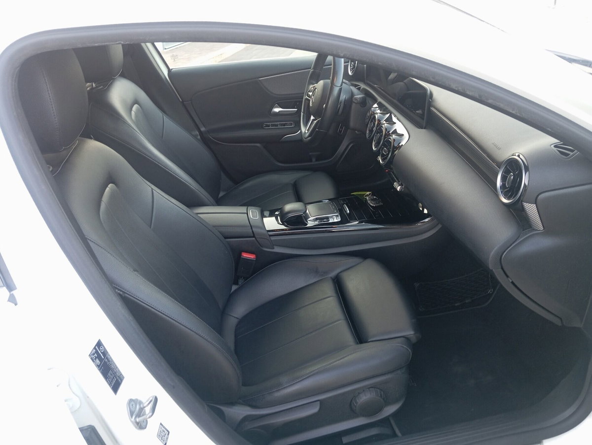 Mercedes-Benz Classe A 200 d Automatic Sport (13)