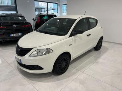 Lancia Ypsilon 1.0 FireFly 5 porte S&S Hybrid Ecochic Silver usata