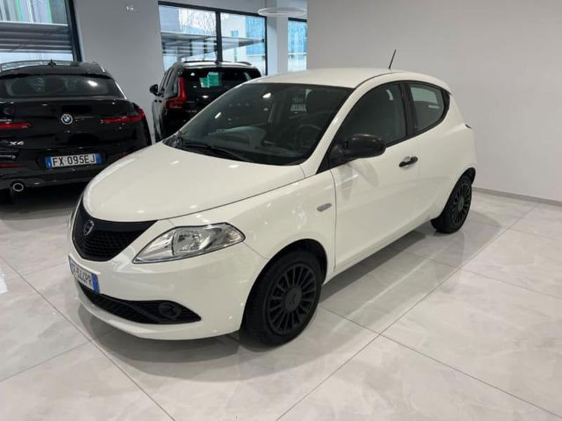 Lancia Ypsilon 1.0 FireFly 5 porte S&S Hybrid Ecochic Silver