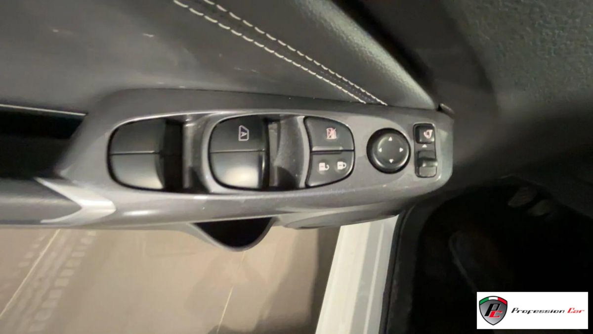 Nissan Juke 1.0 dig-t N-Connecta 114cv (18)