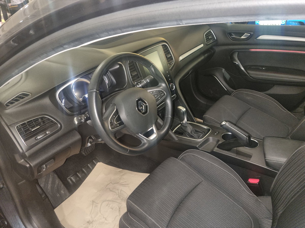 Renault Mégane Sporter TCe 140 CV FAP Duel2 (6)