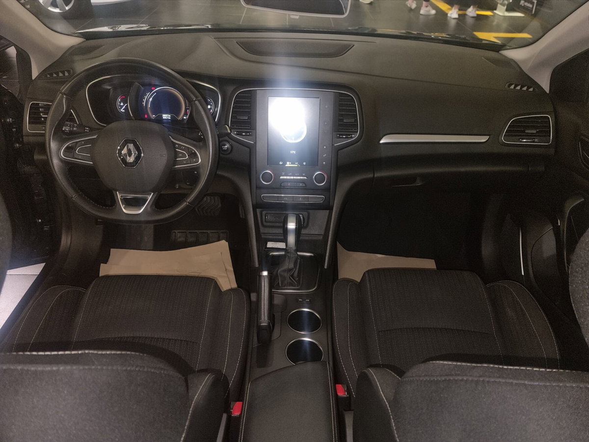 Renault Mégane Sporter TCe 140 CV FAP Duel2 (7)