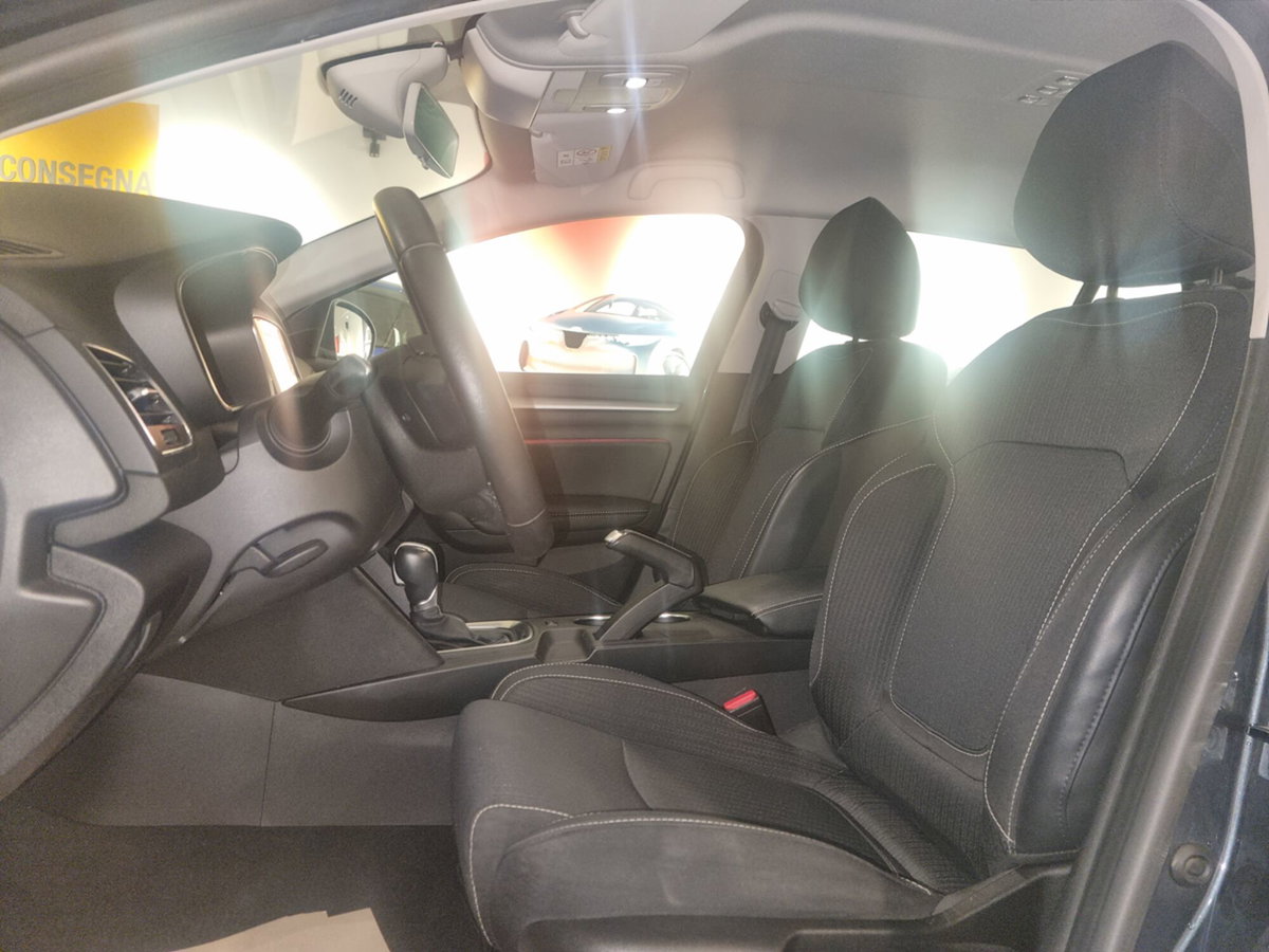 Renault Mégane Sporter TCe 140 CV FAP Duel2 (8)