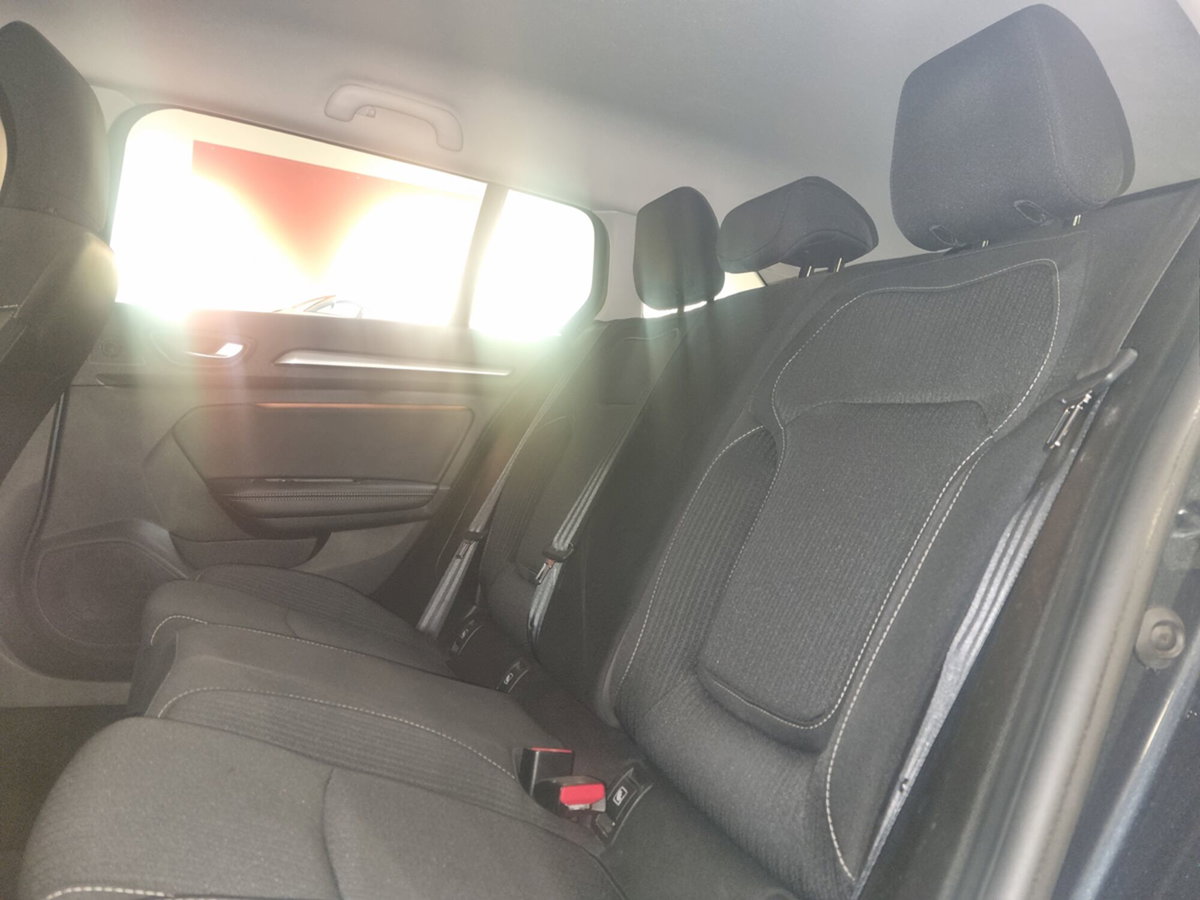 Renault Mégane Sporter TCe 140 CV FAP Duel2 (9)