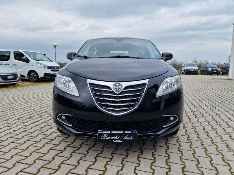 Lancia Ypsilon 0.9 TwinAir 85 CV 5 porte Metano Ecochic Silver
