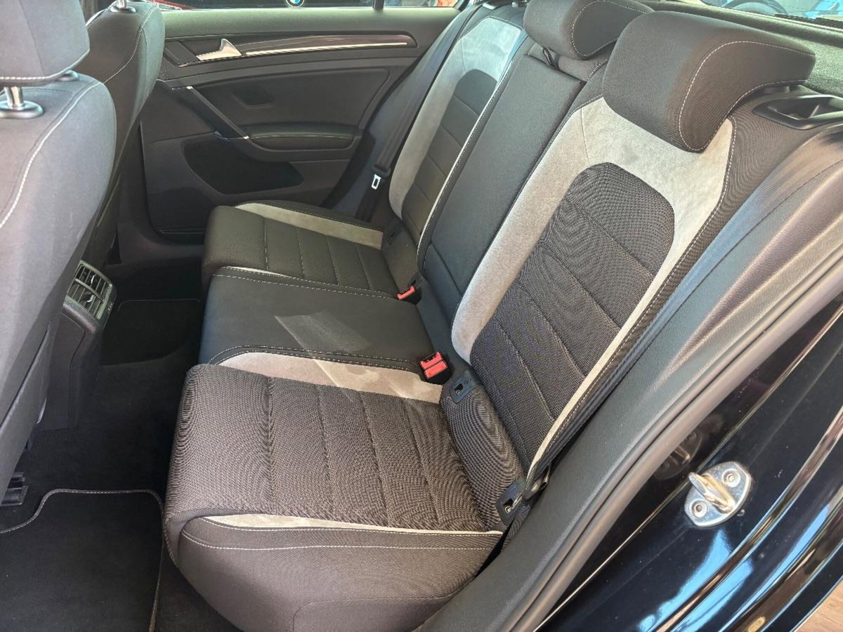 Volkswagen Golf 2.0 TSI 4mot. DSG 5p. R (8)