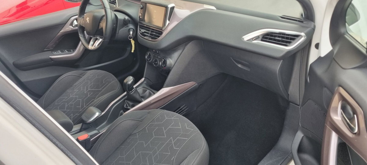 Peugeot 2008 VTi 82CV Active (3)