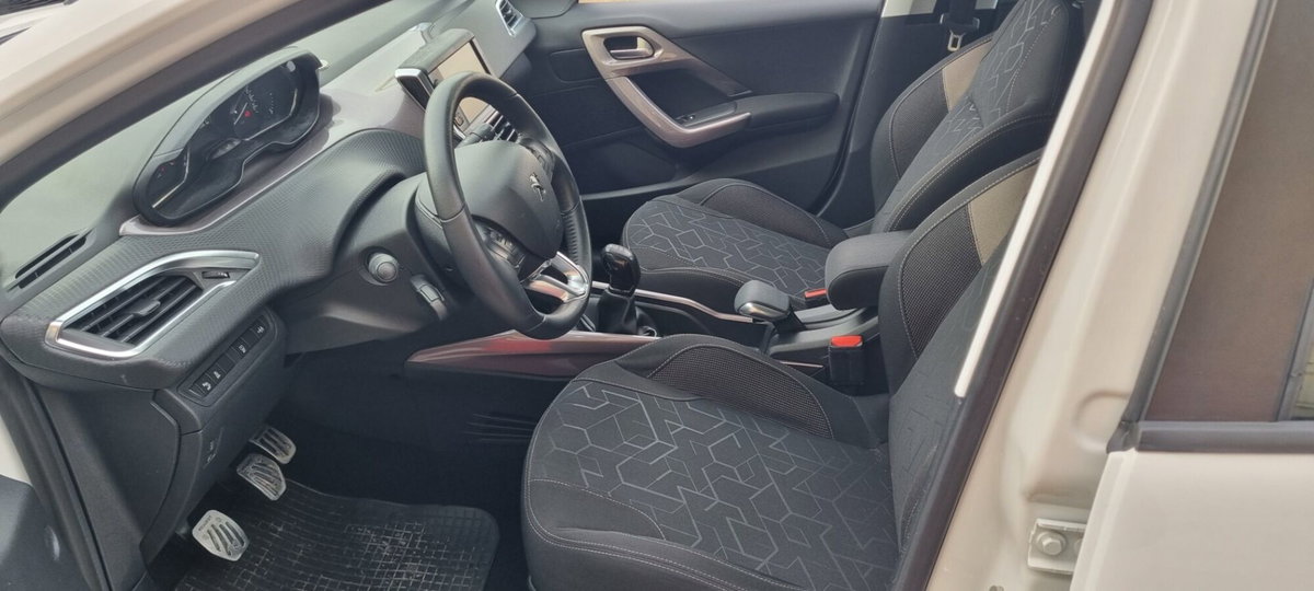 Peugeot 2008 VTi 82CV Active (4)