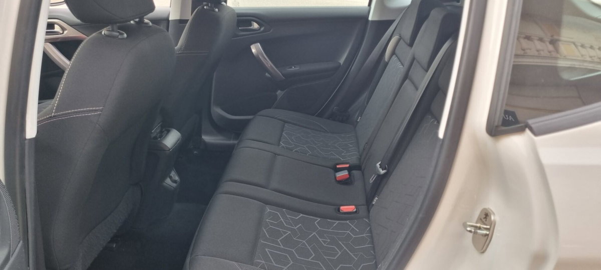 Peugeot 2008 VTi 82CV Active (5)