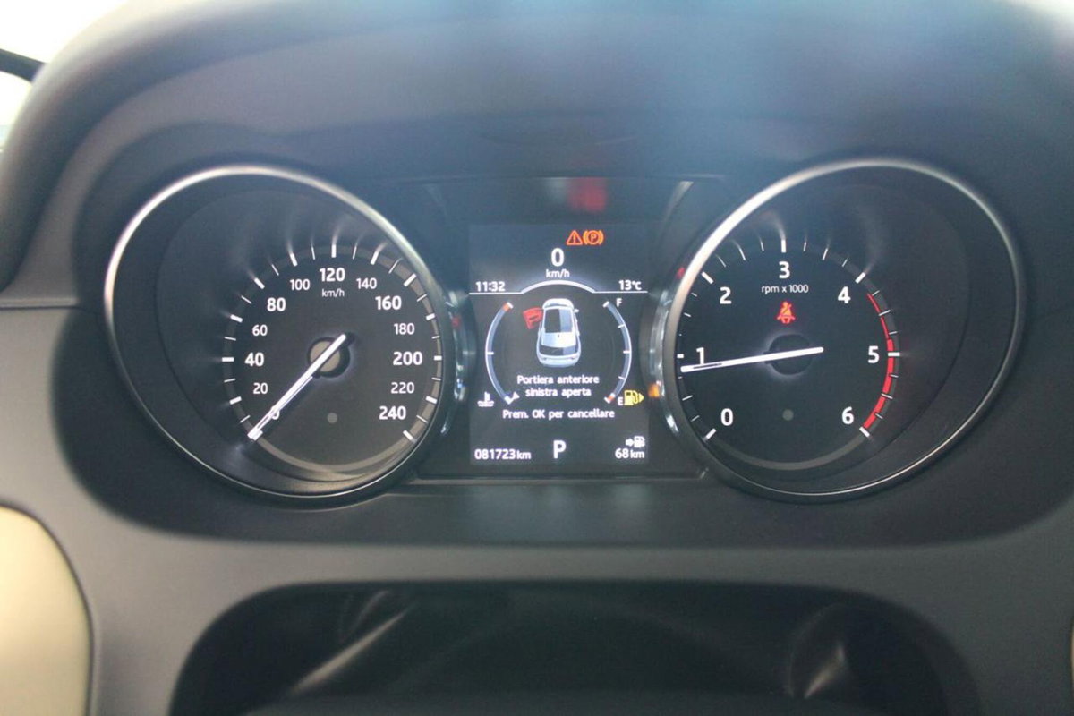 Land Rover Discovery Sport 2.0 TD4 180 CV HSE Luxury (12)